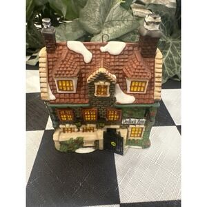 Charles Dickens vintageHeritage Dedlock Arms Collector Edition 1994 Ornament